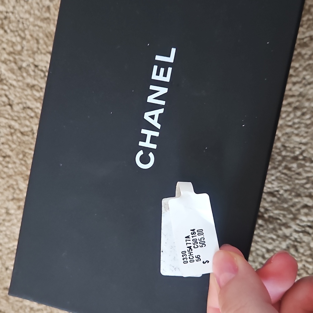 CHANEL Black Heart Logo Sunglasses - Picture 8 of 16